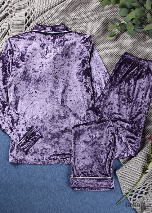 Pijama bohemio de terciopelo morado.